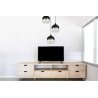 Stylowy salon z elgancką lampą wiszącą Stylowy salon z elgancką lampą wiszącą