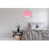 Lampa Zwis z Różowym Abażurem w Aranżacji Sypialni w Szarościach