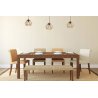 Klasyczna Jadalnia w Naturalnych Kolorach z Drewnianymi Lampami