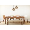 Drewniana Lampa nad Stołem w Jadalni w Naturalnych Barwach