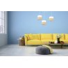 Salon z Mocnym Żółtym Akcentem Oświetlony Stylową Lampą Sufitową JUTA