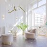 Salon z elegancką lampą LED wiszącą, która tworzy intymną atmosferę i podkreśla indywidualny styl Salon z elegancką lampą LED wiszącą, która tworzy intymną atmosferę i podkreśla indywidualny styl