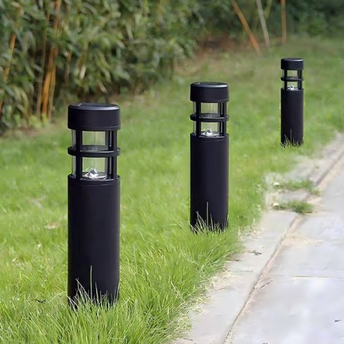 Lampa słupek solarny do ogrodu FIDEL, czarna wbijana latarnia o ciepłej barwie światła