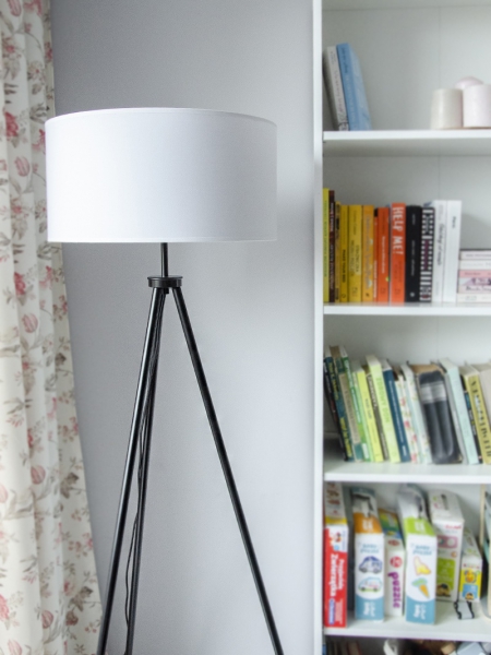 Lampa stojąca z abażurem trójnóg podłogowa