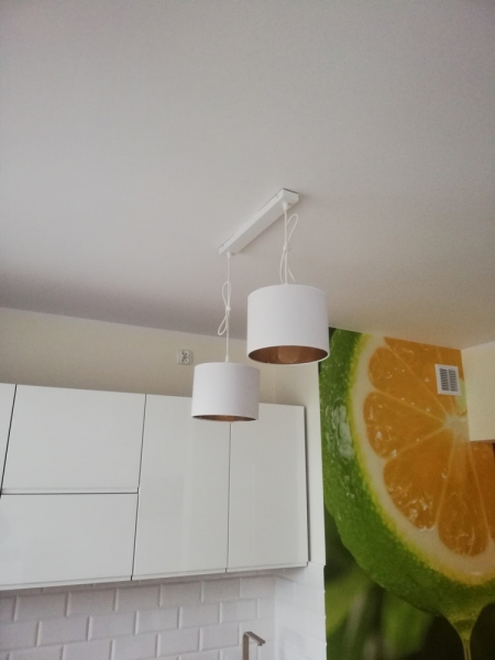 Lampa wisząca z abażurem złota na listwie