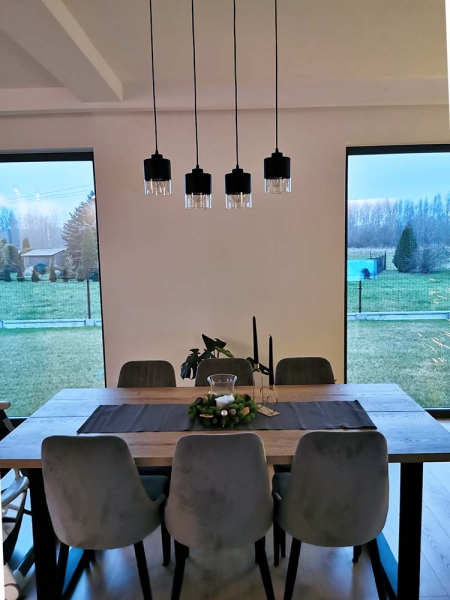 Lampa wisząca loft na listwie z kloszami ze szkła o podłużnym kształcie