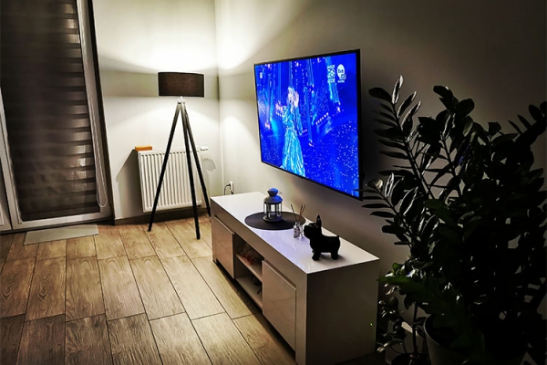 Lampa stojąca z abażurem drewniana led wiele kolorów
