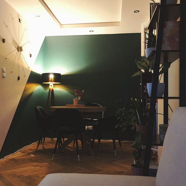 Lampa stojąca drewniana trójnóg abażur ze złotym wnętrzem