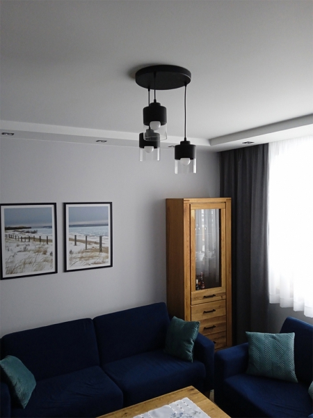 Lampa wisząca nowoczesna ze szklanymi kloszami z metalu