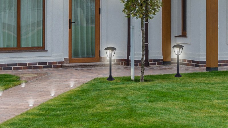 • Oświetlenie ogrodowe – zadbaj o efektowne oświetlenie elewacji i roślin