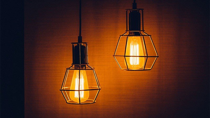 • Jak wybrać lampę? Kompleksowy poradnik o lampach do domu